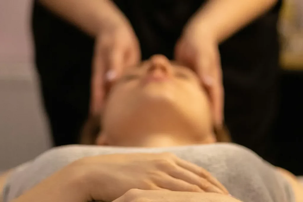 Les 9 éléments de matériel de massage pro incontournables pour les soins du visage