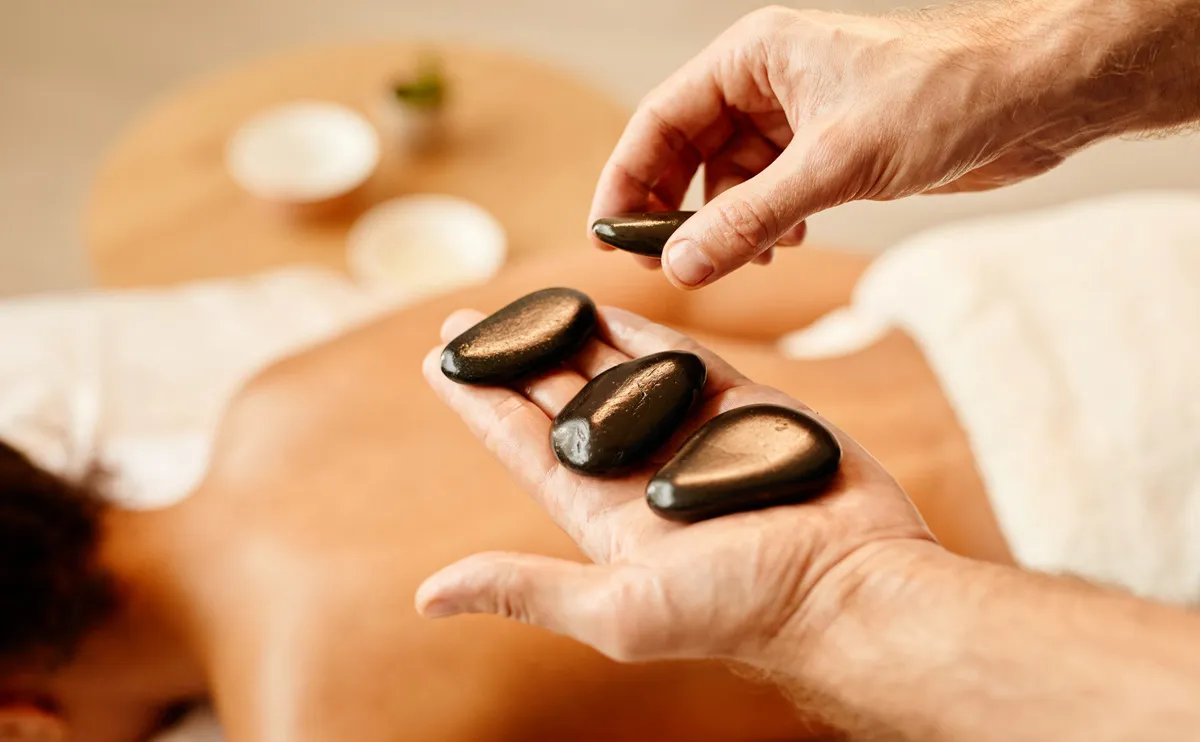 Pierres chaudes en basalte : comment les réchauffer pour un soin optimal ?