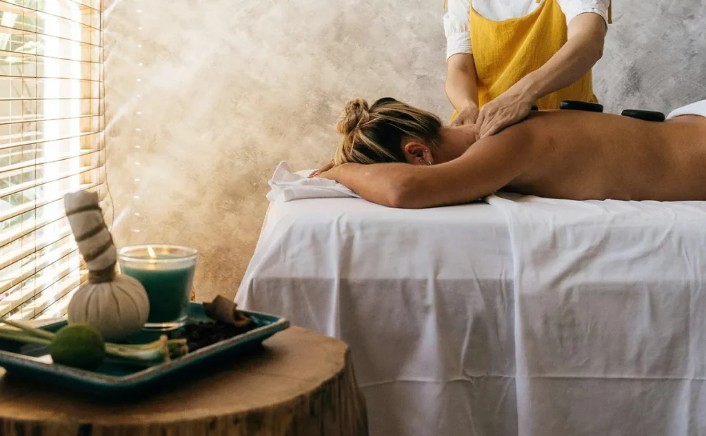 Comment Adopter une Approche Holistique dans Votre Institut de Massage